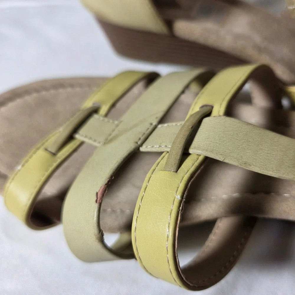 St Johns Bay Nixon Yellow Tan Strappy Wedge Sandals Womens 11M 106-0370